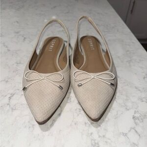 Esprit Women's Ivory Pointed-Toe Slingback Flats with Bow